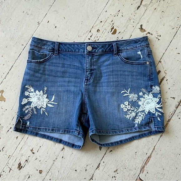 Vera Wang Floral Embroidered Shorts Size 12 - Picture 1 of 15